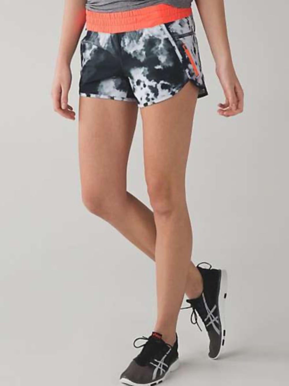 Lululemon Women’s Tracker Short IV in Dusk Dye White/Black & Coral Waist Size 8